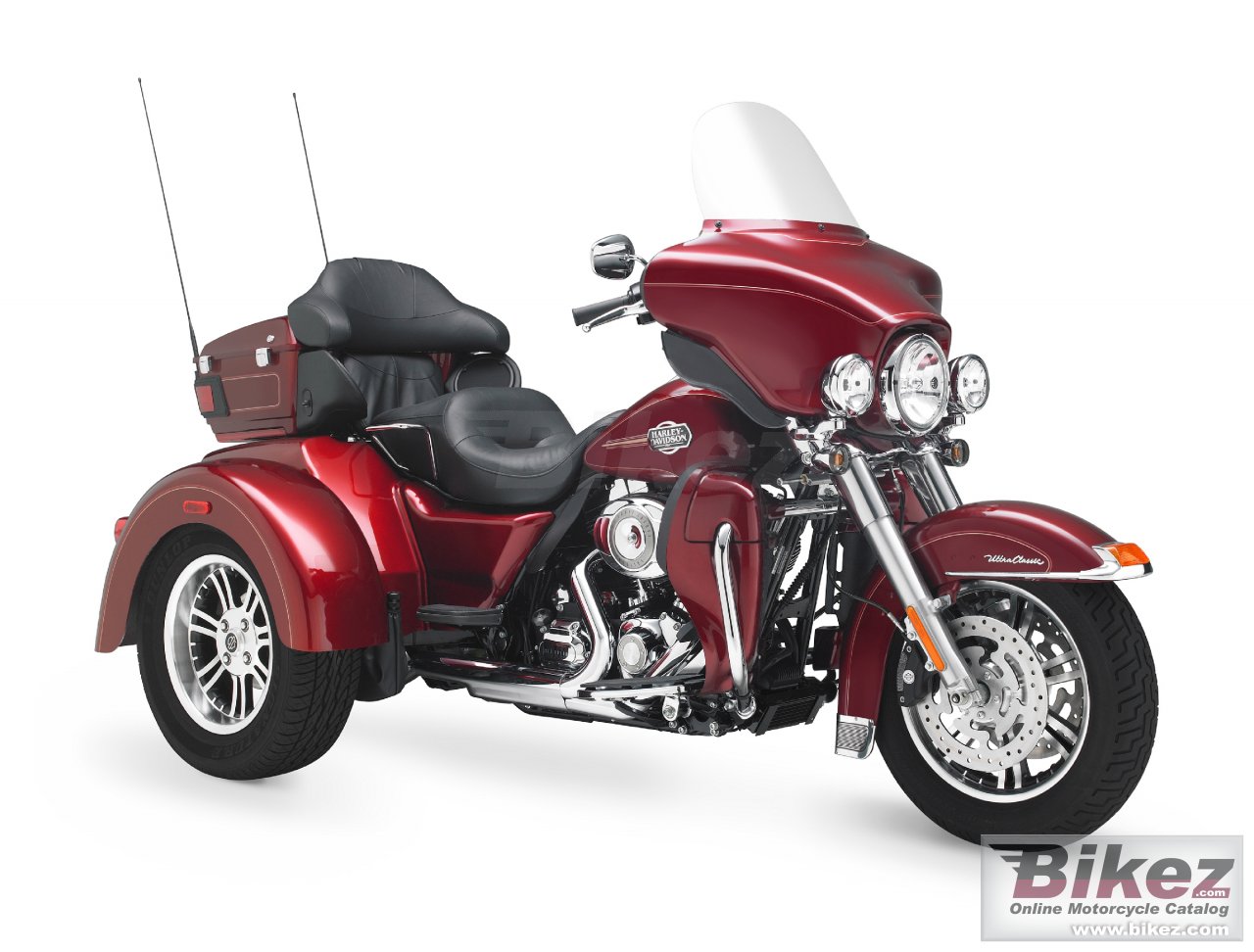 Big Harley-Davidson flhtcutg tri glide ultra classic picture and wallpaper from Bikez.com